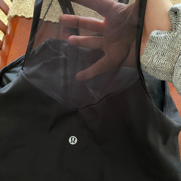Lululemon black crop top Sz 8 - Picture 8 of 8